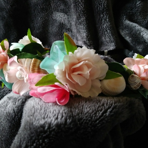 Floral and seashell headband - Picture 4 of 4